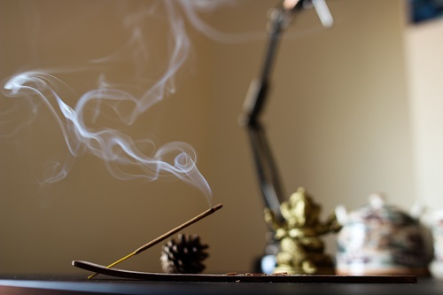 Backflow Incense Burners vs. Traditional Incense Burners: What Sets Them Apart?